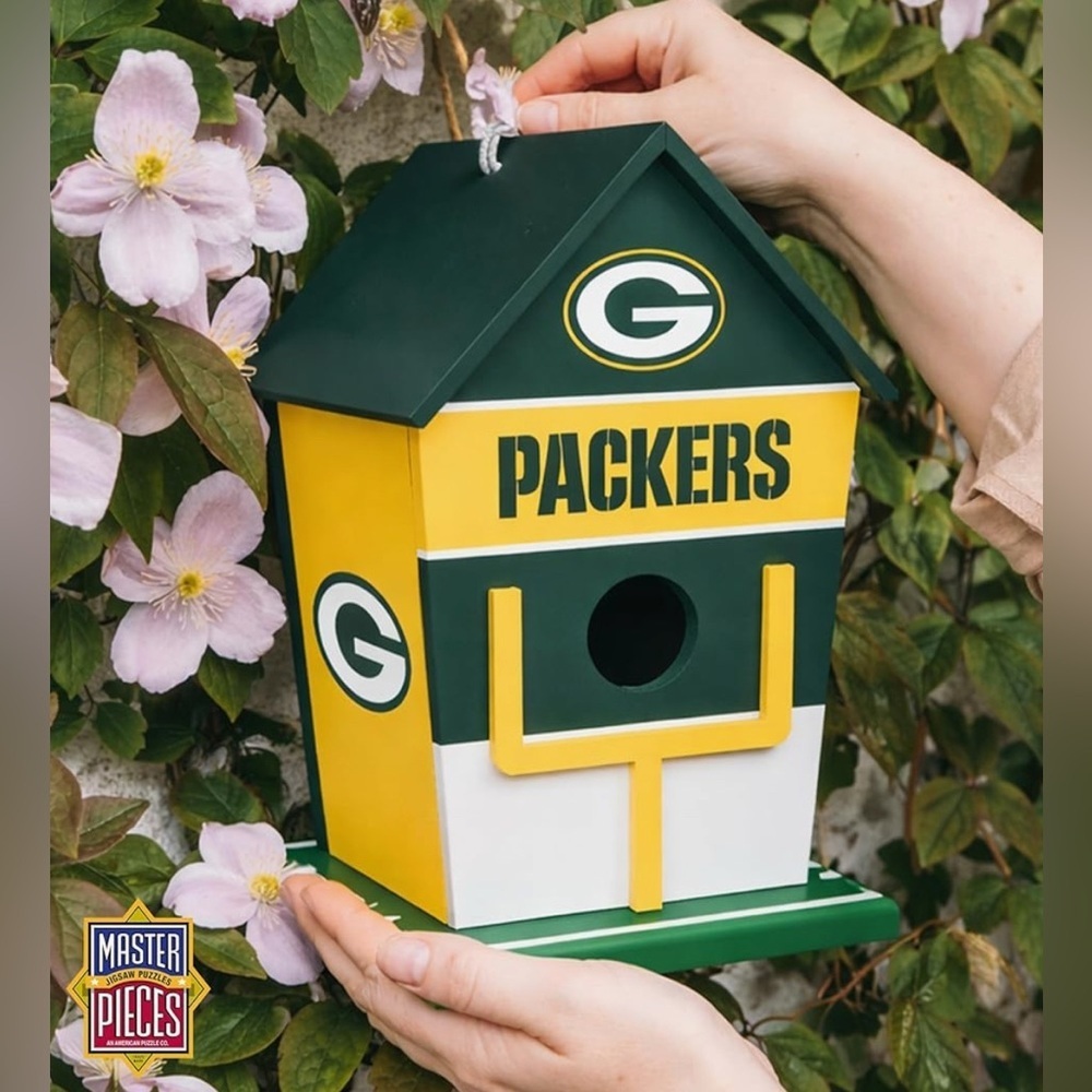 Green Bay Packers Bird house Alittle damage from one side